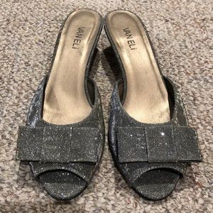 VAN ELi Kitten Heels